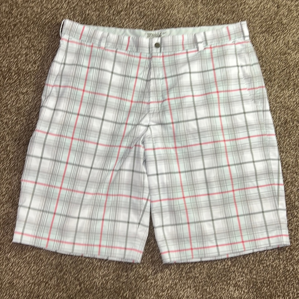 Mens Nike Golf Tour Performance Shorts. Size 38 waist